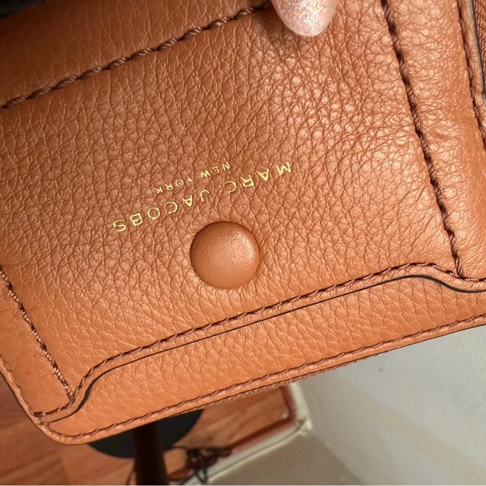 MARC JACOBS tan WOMEN'S MINI EMPIRE CITY COMPACT LEATHER WALLET